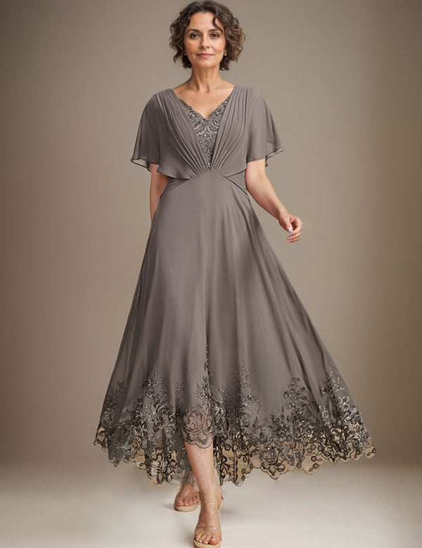 Robe de mère de la mariée asymétrique en mousseline de soie et dentelle, coupe trapèze, col en V, avec plis
