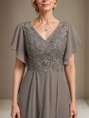 Robe de mère de la mariée trapèze, col en V, longueur cheville, en mousseline de soie et dentelle, avec volants en cascade 