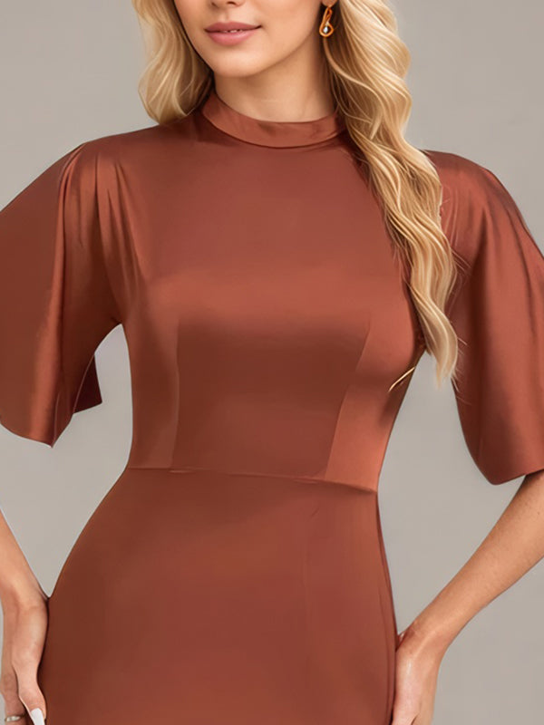 Neckline: High Neck