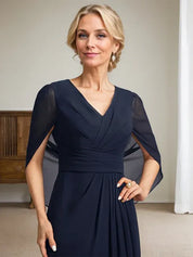 Robe longue bleu marine foncé à col en V et coupe trapèze pour mère de la mariée 