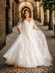 Half Sleeves Applique Wedding Dress Plus Size V Neck White Wedding Gown