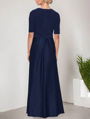 Robe de bal à décolleté surplis avec jupe ample en satin et corsage en jersey 