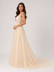 Elegant Floral Applique Tulle A-Line Wedding Dress with Sweep Train