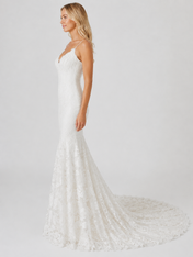 Elegant Spaghetti Strap V-Neck Lace Mermaid Wedding Dress with Chapel Train