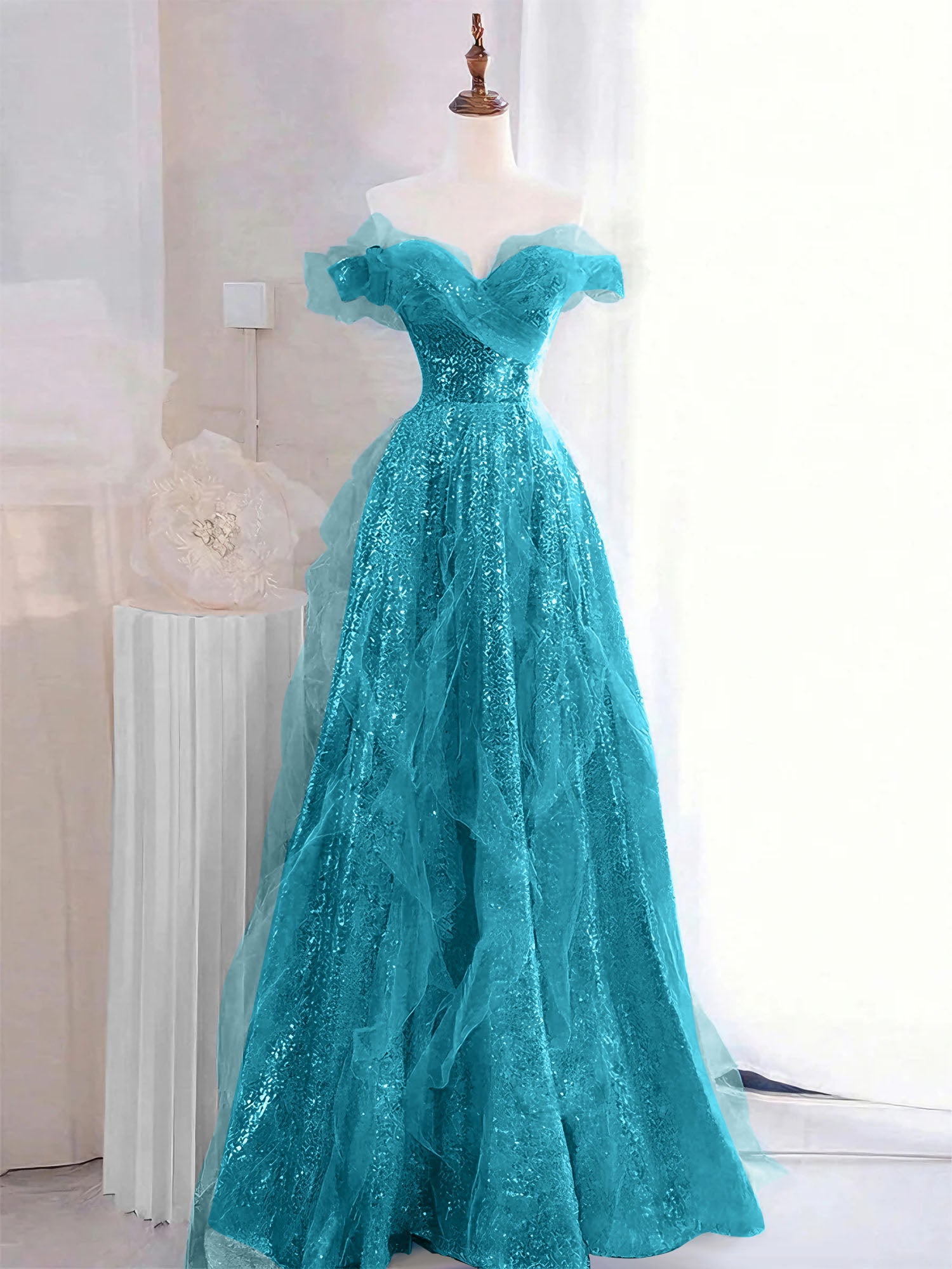 Fliederfarbenes schulterfreies Pailletten-Rüschen-Tüll-Boho-Ballkleid