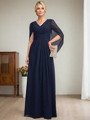 Robe longue bleu marine foncé à col en V et coupe trapèze pour mère de la mariée 