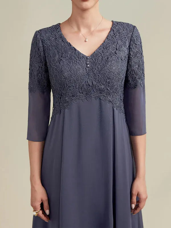Robe de mère de la mariée trapèze, col en V, longueur genou, en mousseline de soie et dentelle, avec perles 