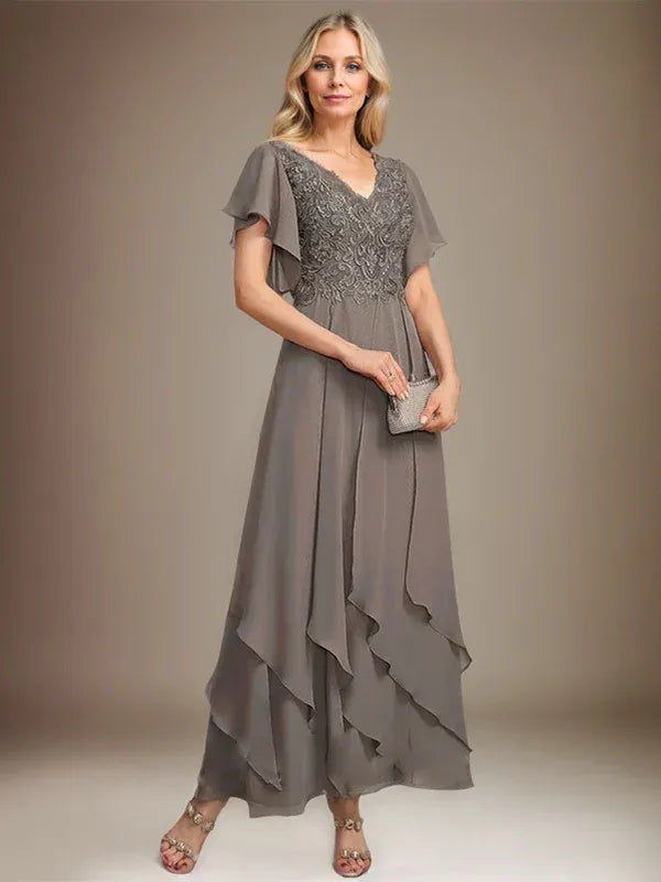 Robe de mère de la mariée trapèze, col en V, longueur cheville, en mousseline de soie et dentelle, avec volants en cascade 
