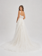 Elegant Sweetheart Lace Applique Tulle A-Line Wedding Dress with High Slit and Chapel Train