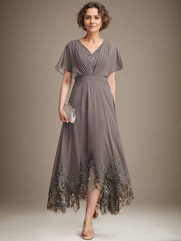 Robe de mère de la mariée asymétrique en mousseline de soie et dentelle, coupe trapèze, col en V, avec plis