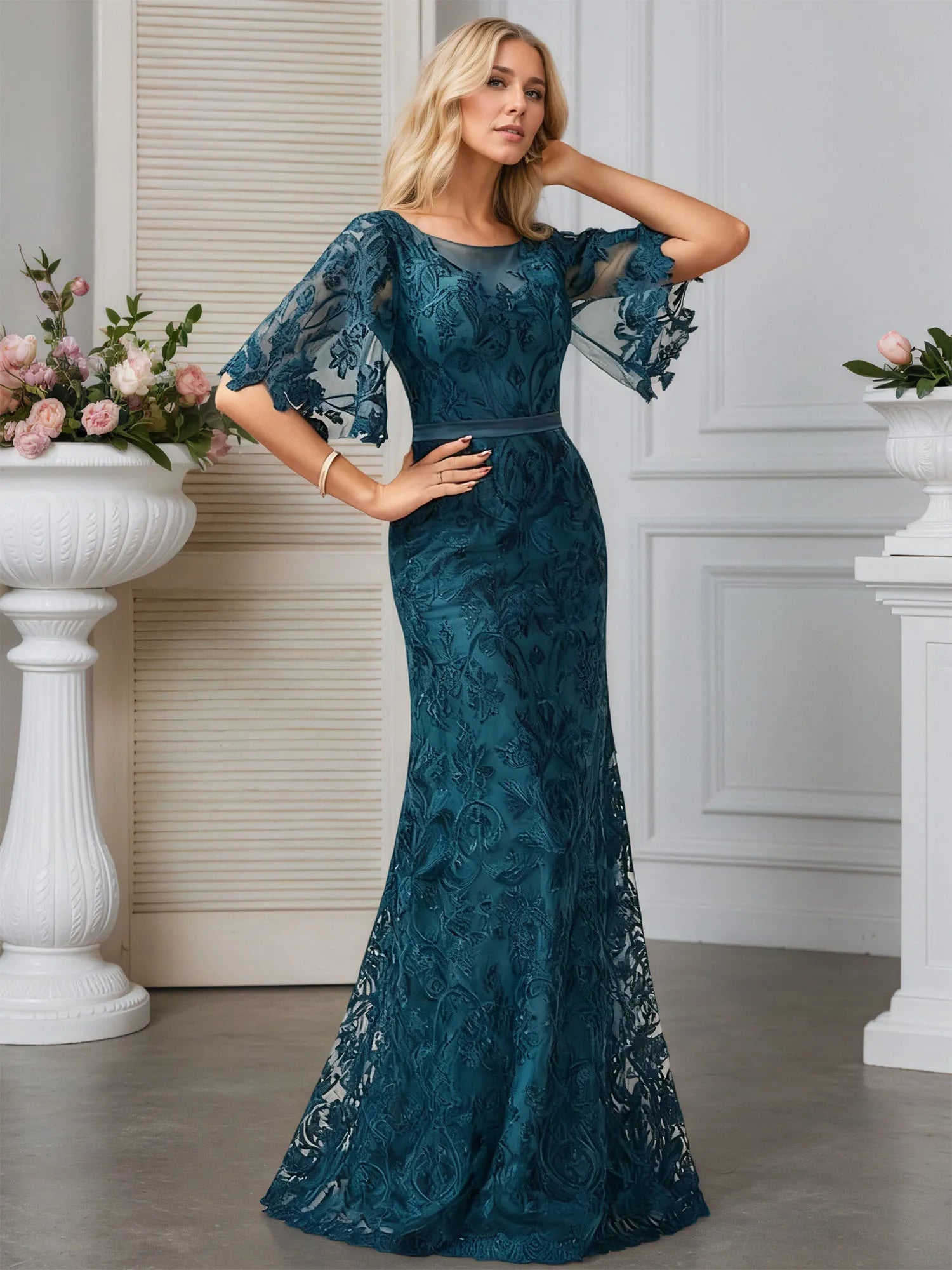 A-line Scoop Neck Floor-Length Lace Evening Dress With Appliques