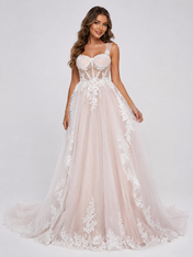 Elegant Sweetheart Lace Applique Tulle A-Line Wedding Dress with Chapel Train