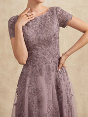 Robe de mère de la mariée coupe trapèze, longueur thé, en tulle et dentelle 