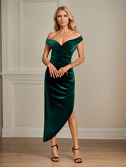 Sheath/Column Off the Shoulder Sleeveless Velvet Mother of the Bride Dress With Ruched