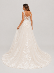 Charming Floral Lace Applique Tulle A-Line Wedding Dress with Sweep Train