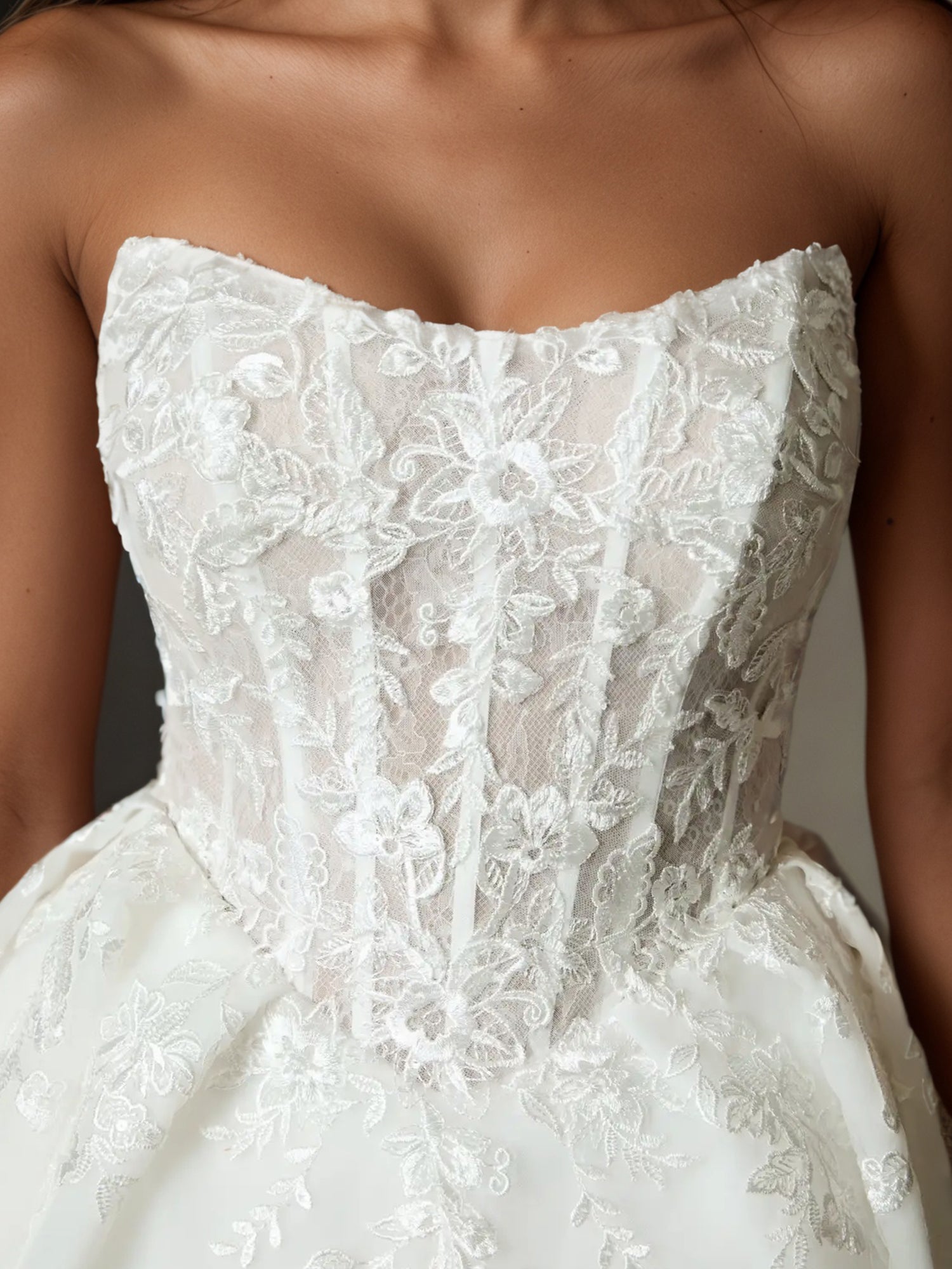 White Ball-Gown Strapless Lace Tulle Wedding Dress