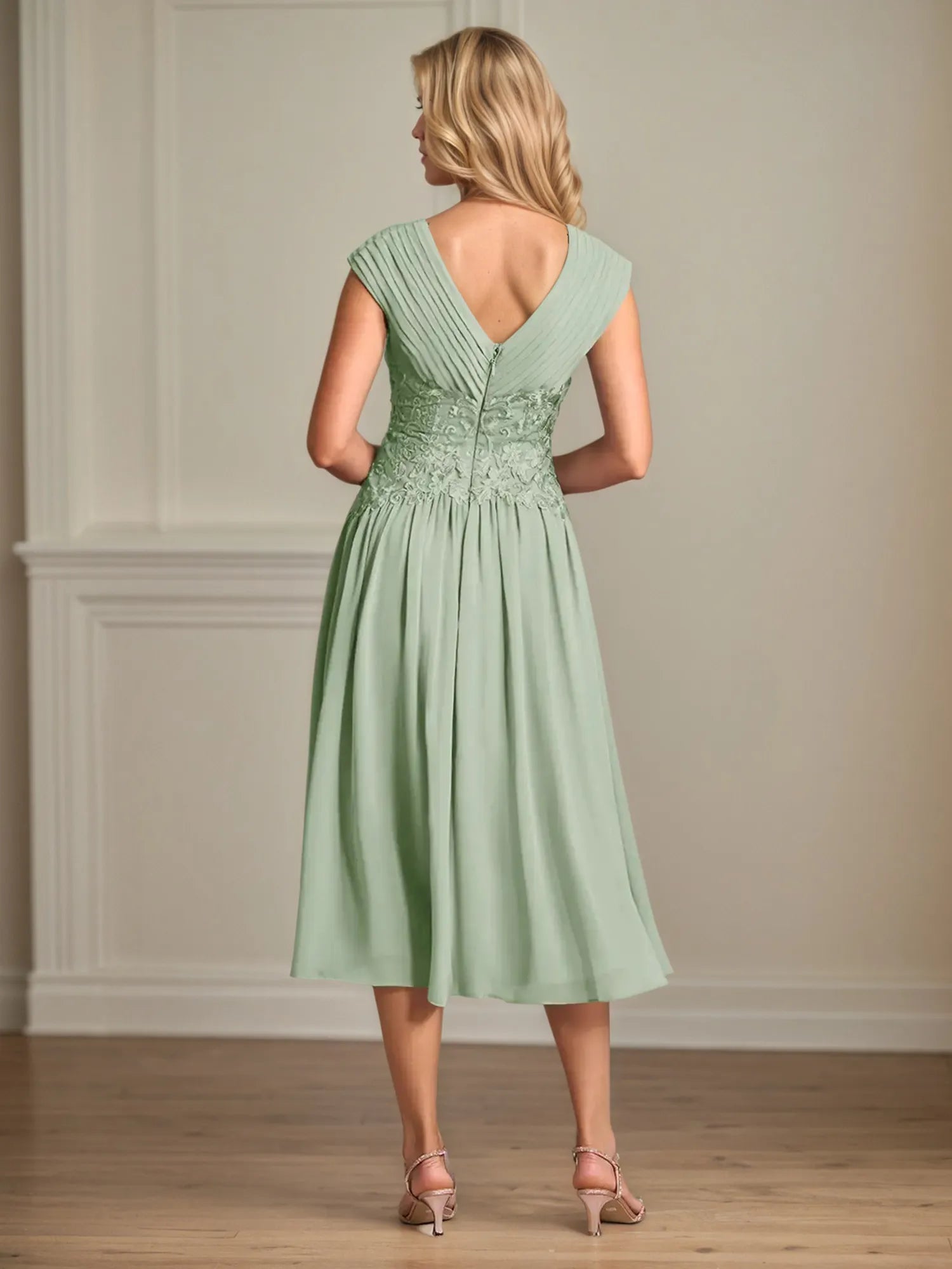 A Line V Neck Sleeveless Chiffon Mother of the Bride Dress With Appliques