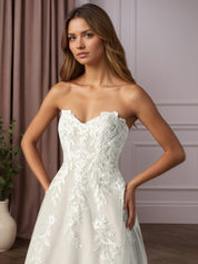 White Ball-Gown Strapless Lace Wedding Dress