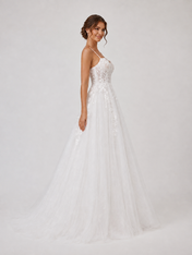 Elegant Sweetheart Lace Appliquéd Tulle A-Line Wedding Dress with Chapel Train