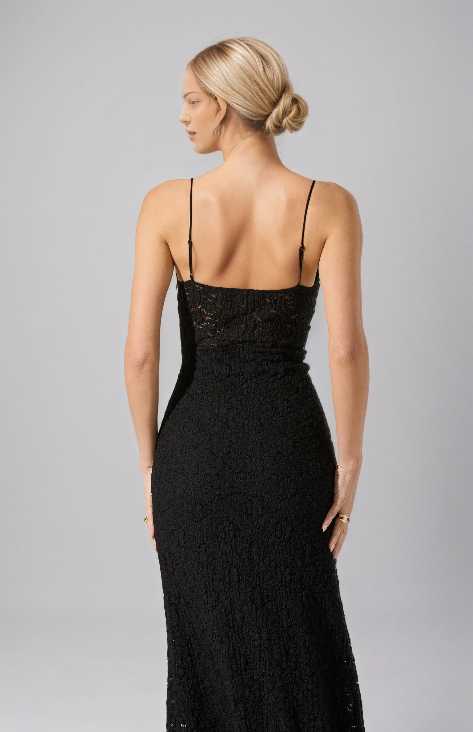 Robe de travail semi-formelle verte sans manches à volants, robe midi ajustée