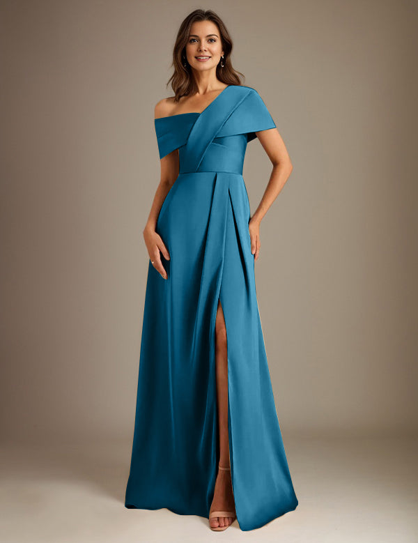 Robe de mère de la mariée en satin, coupe trapèze, décolleté asymétrique, longueur au sol, avec plis 
