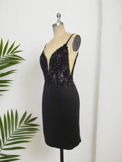 Bodycon V Neck Short Homecoming Dress with Appliques