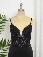 Bodycon V Neck Short Homecoming Dress with Appliques