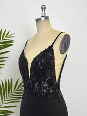 Bodycon V Neck Short Homecoming Dress with Appliques