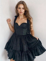 Black A-line Straps Sweetheart Short Homecoming Dress with Bow