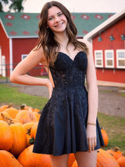 Black Appliques Sweetheart Lace-Up A-Line Short Homecoming Party Dress