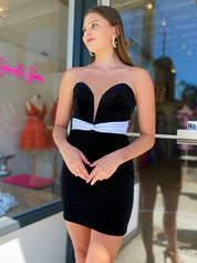 Black Plunge Neck Short Homecoming Dress With Puff Sleeves