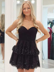 Black Sweetheart Neck Tiered Lace Short Homecoming Dress