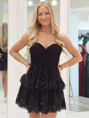 Black Sweetheart Neck Tiered Lace Short Homecoming Dress