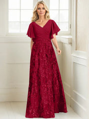 Robe de mère de la mariée trapèze, col en V, longueur au sol, en mousseline de soie et dentelle à sequins, avec plis 