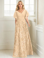 Robe de mère de la mariée trapèze, col en V, longueur au sol, en mousseline de soie et dentelle à sequins, avec plis 
