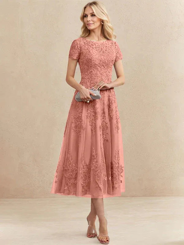 Robe de mère de la mariée coupe trapèze, longueur thé, en tulle et dentelle 