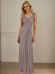 Robe en maille plissée champagne coupe trapèze avec décolleté en cœur 