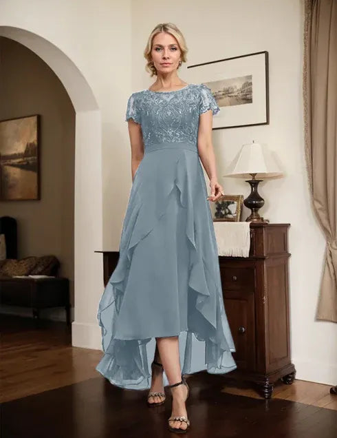 Robe de mère de la mariée asymétrique en mousseline de soie et dentelle, coupe trapèze, décolleté en V, avec nœud, volants et paillettes 