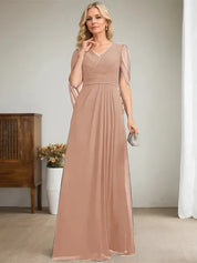 Robe longue bleu marine foncé à col en V et coupe trapèze pour mère de la mariée 