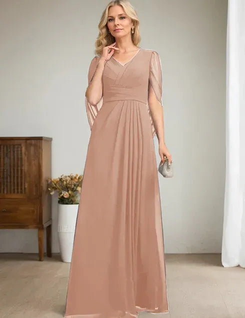 Robe longue bleu marine foncé à col en V et coupe trapèze pour mère de la mariée 