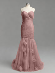 Meerjungfrauen-Abendkleid in Dusty Rose, trägerlos, gerafft, Tüll, mit 3D-Blumenapplikationen