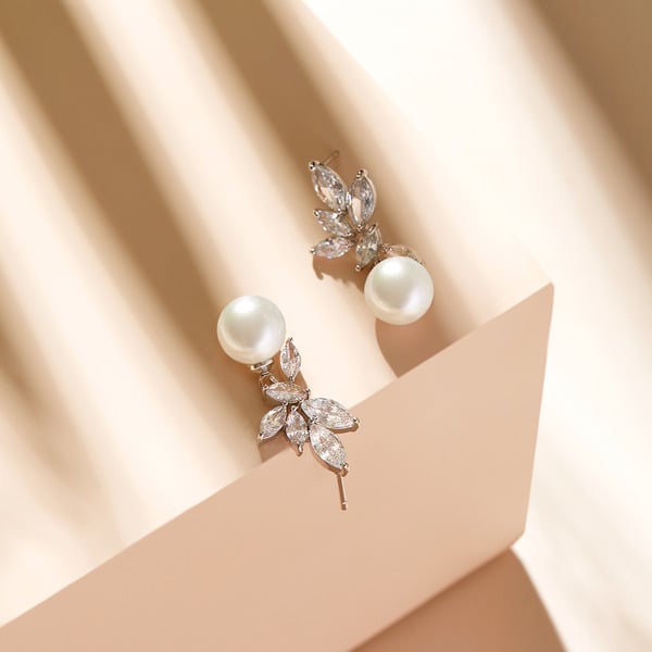 ElegantOvalCubicZirconia_PearlDropEarrings.jpg