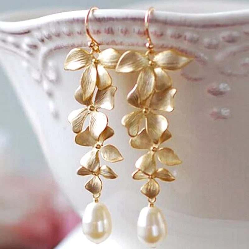 ElegantPearlDangleEarrings.jpg