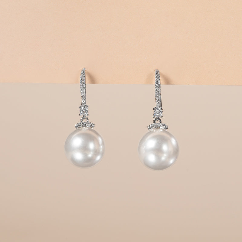 ElegantPearlDropEarrings_1.jpg