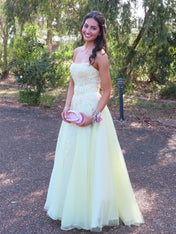 Elegant Yellow Strapless A-Line Prom Dress with Lace Appliques
