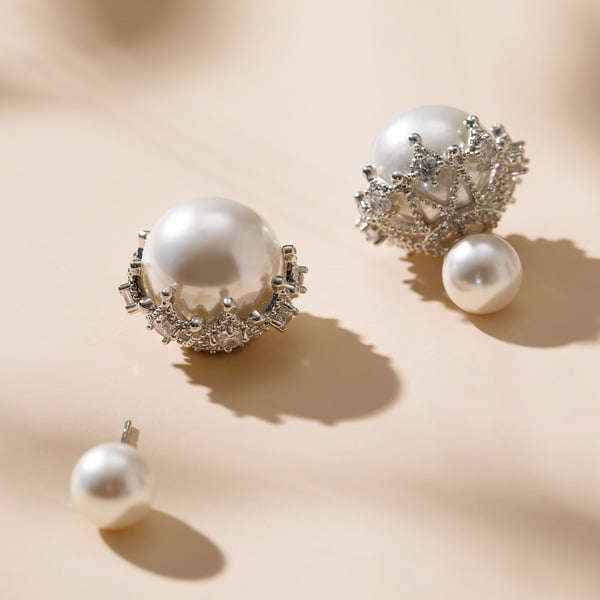 ExquisitePearl_RhinestoneStudEarrings_1.jpg