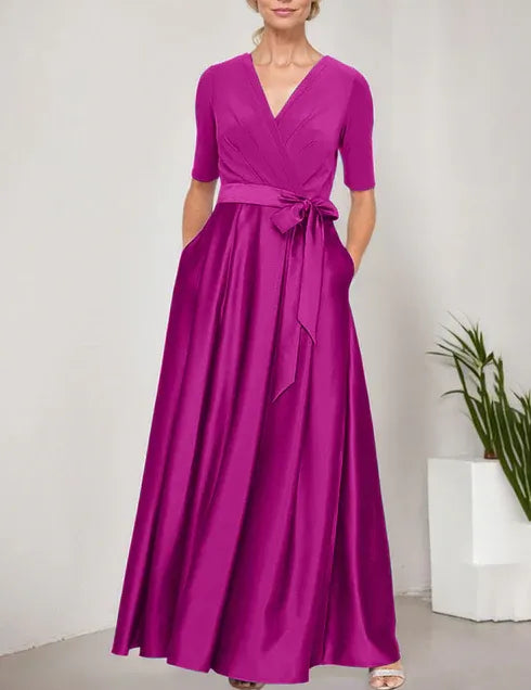 Robe de bal à décolleté surplis avec jupe ample en satin et corsage en jersey 