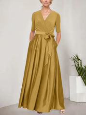 Robe de bal à décolleté surplis avec jupe ample en satin et corsage en jersey 