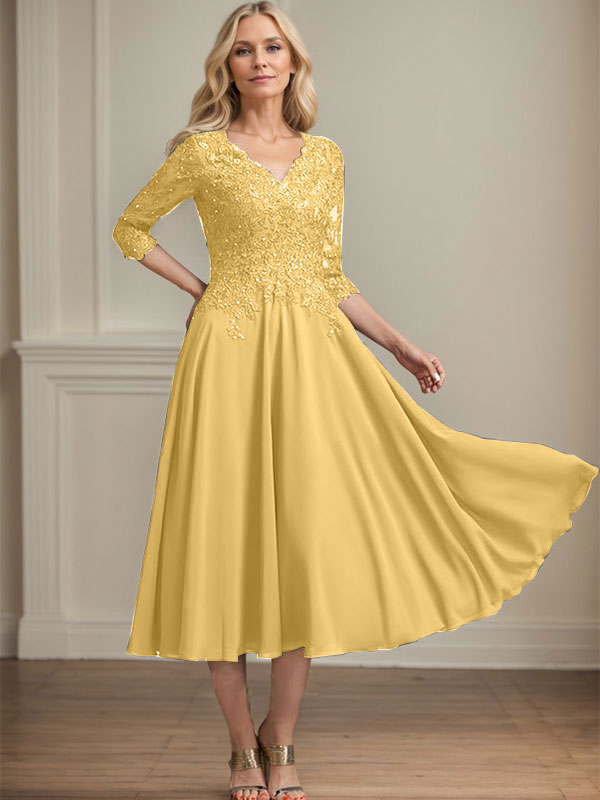 Robe de mère de la mariée trapèze, col en V, longueur genou, en mousseline de soie et dentelle, avec perles et paillettes 