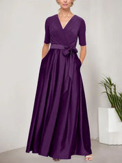 Robe de bal à décolleté surplis avec jupe ample en satin et corsage en jersey 